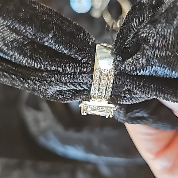 Ladies BEAUTIFUL Rinestone Earrings and a Ring size 6 925 Silver with a cz .... - Picture 9 of 11